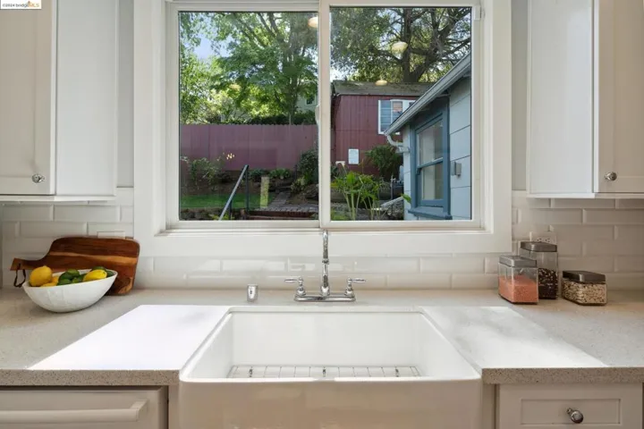 1510 Holman Rd, Oakland, California 94610