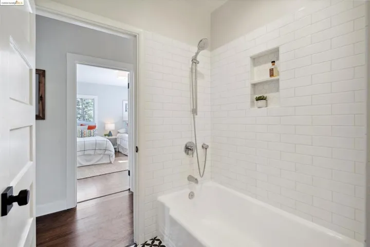 1510 Holman Rd, Oakland, California 94610