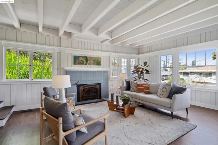 1510 Holman Rd, Oakland, California 94610