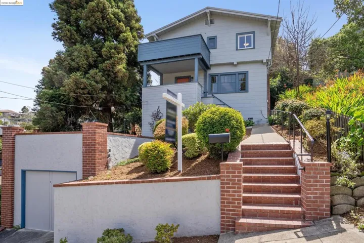 1510 Holman Rd, Oakland, California 94610