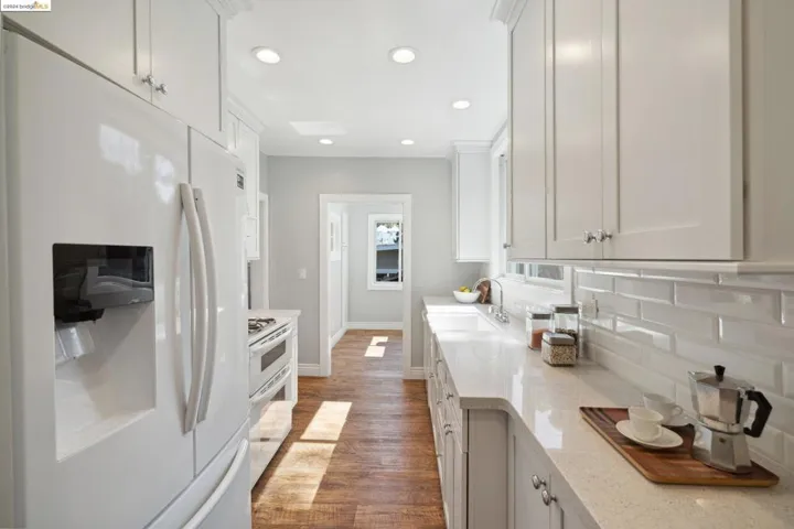 1510 Holman Rd, Oakland, California 94610