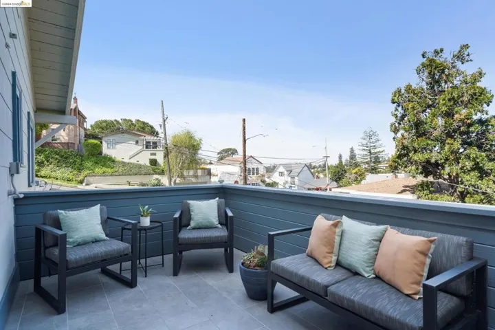 1510 Holman Rd, Oakland, California 94610
