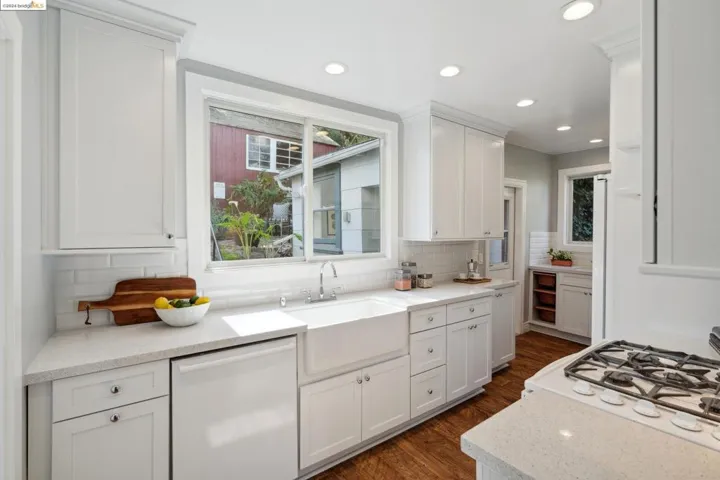 1510 Holman Rd, Oakland, California 94610