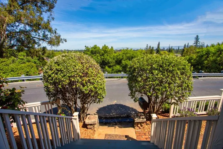 90 Cleland Avenue, Los Gatos, California 95030