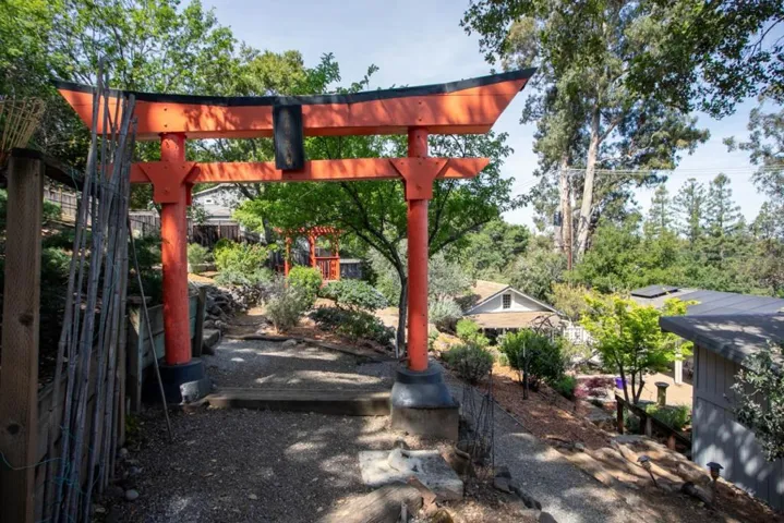 90 Cleland Avenue, Los Gatos, California 95030