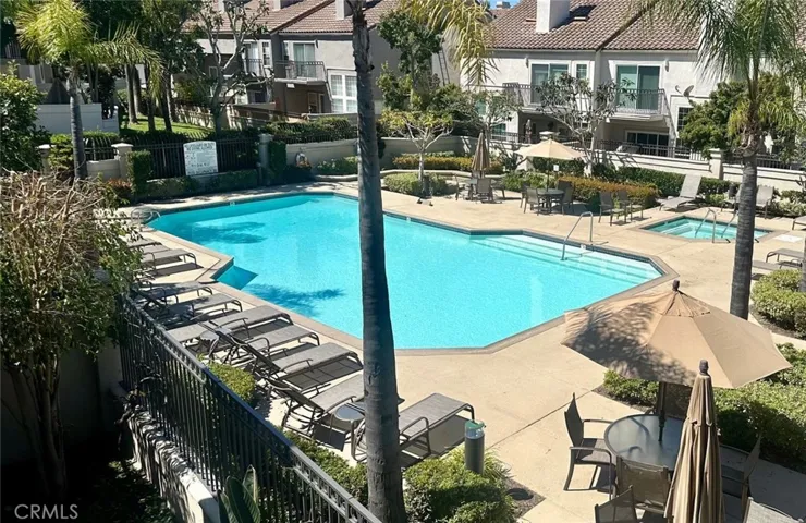 Sparkling Greystone pool & spa - close to your home!