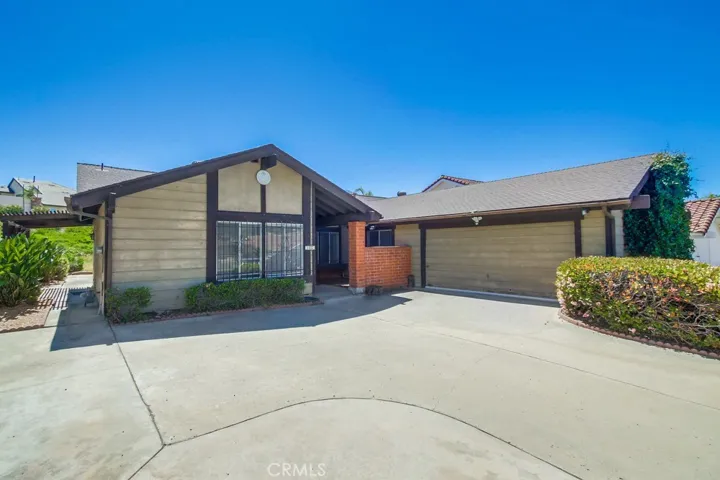 1437 W Country Club Lane, Escondido, California 92026