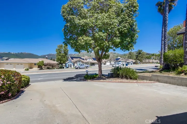 1437 W Country Club Lane, Escondido, California 92026