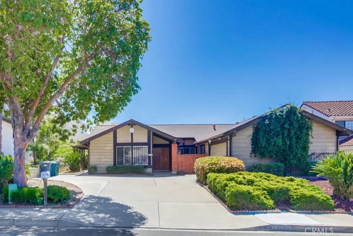 1437 W Country Club Lane, Escondido, California 92026