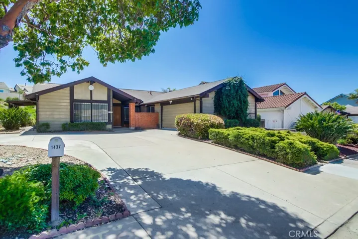 1437 W Country Club Lane, Escondido, California 92026