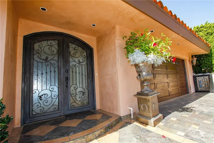 621 Loretta Drive, Laguna Beach, California 92651