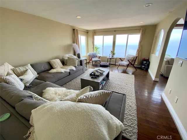 621 Loretta Drive, Laguna Beach, California 92651