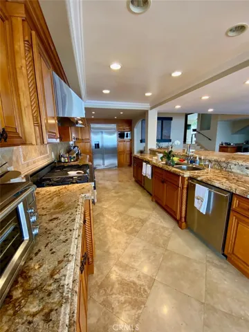621 Loretta Drive, Laguna Beach, California 92651