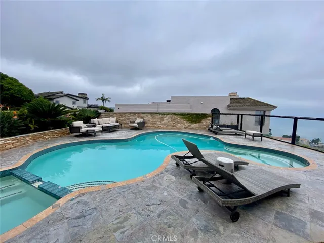 621 Loretta Drive, Laguna Beach, California 92651