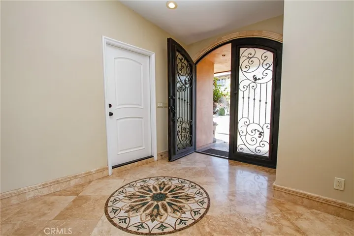 621 Loretta Drive, Laguna Beach, California 92651