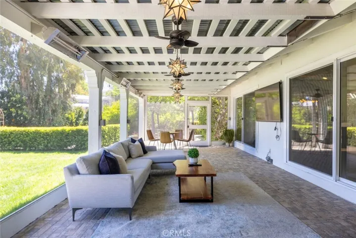 5808 Hilltop Road, Hidden Hills, California 91302
