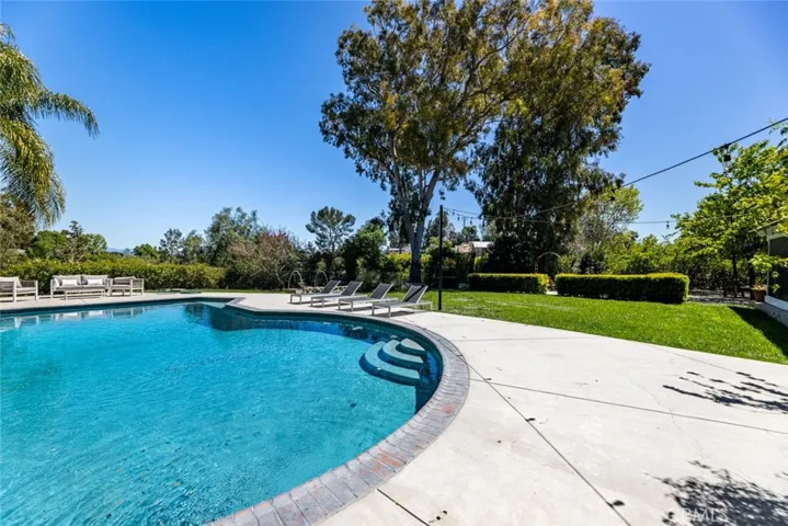 5808 Hilltop Road, Hidden Hills, California 91302