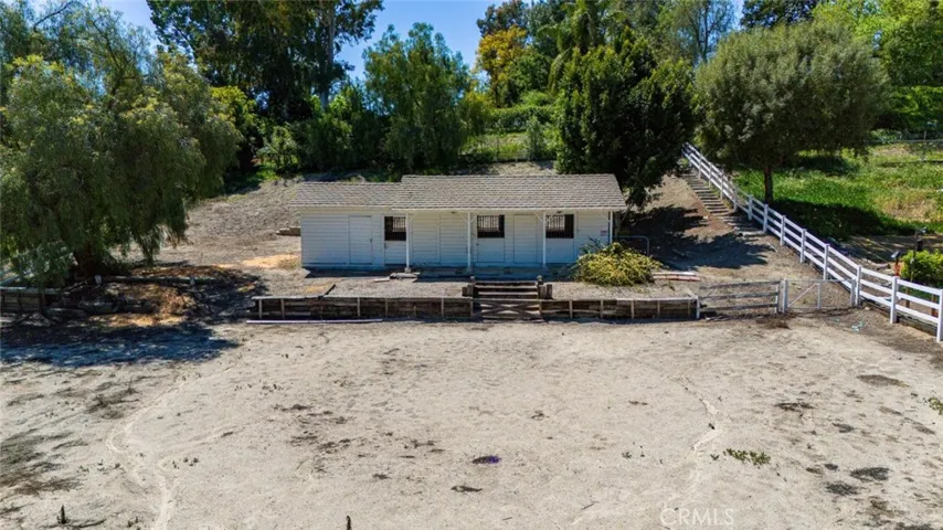 5808 Hilltop Road, Hidden Hills, California 91302