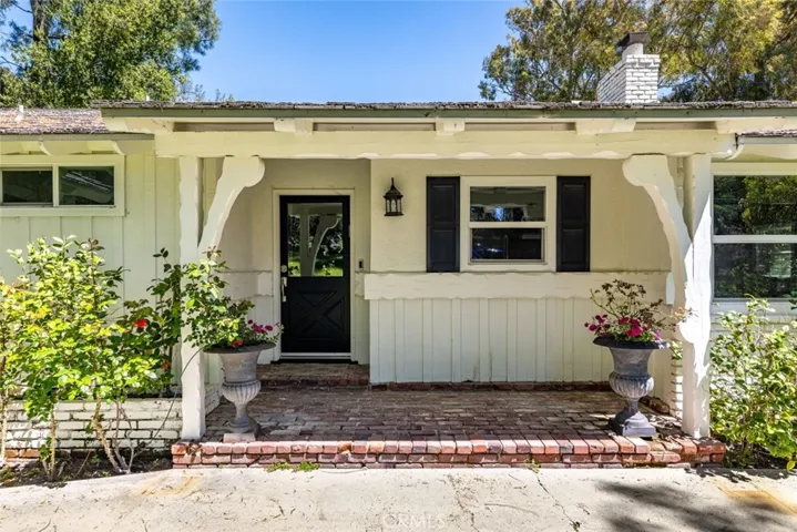 5808 Hilltop Road, Hidden Hills, California 91302