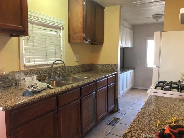 16601 S Garfield Avenue 204, Paramount, California 90723