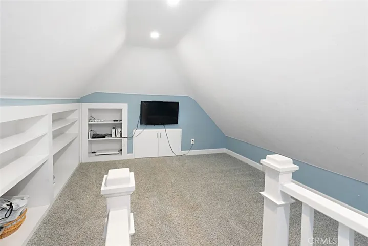 Loft area upstairs for kids to watch t.v. or game or have sleepovers.