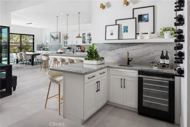 Great Room bar to kitchen