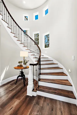 Sweeping Staircase