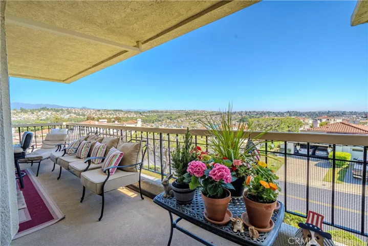 22384 Manacor 4, Mission Viejo, California 92692