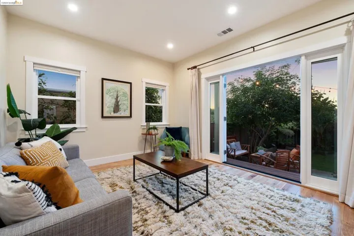 2711 12th Ave, Oakland, California 94606