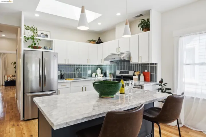 2711 12th Ave, Oakland, California 94606