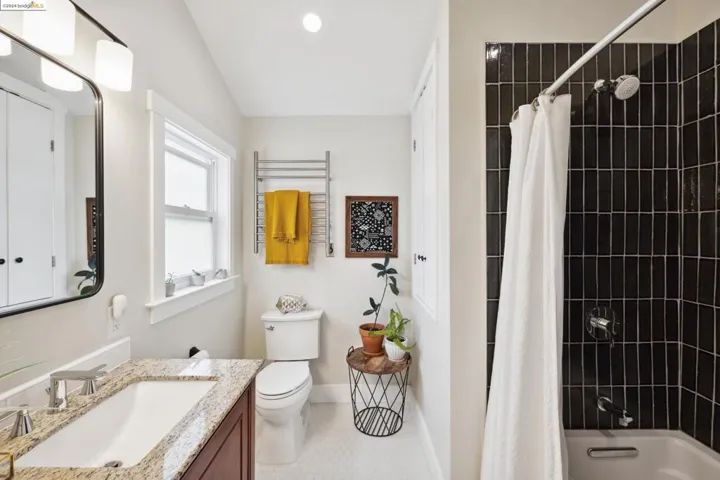 2711 12th Ave, Oakland, California 94606