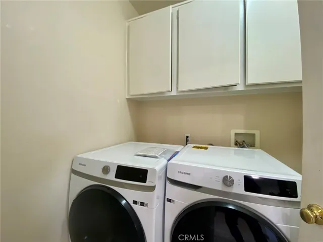 Washer & dryer hook-ups