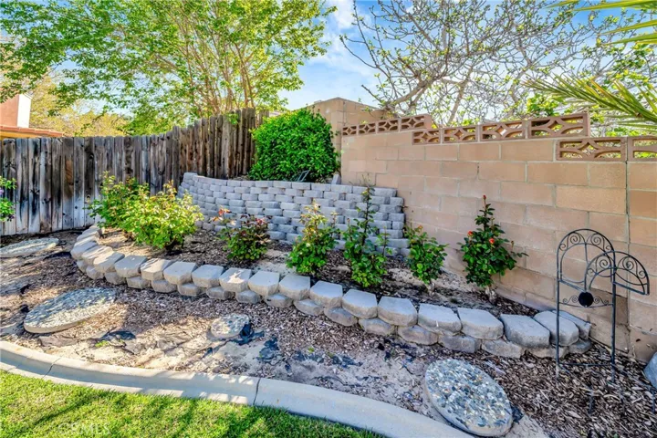 43015 22nd Street W, Lancaster, California 93536