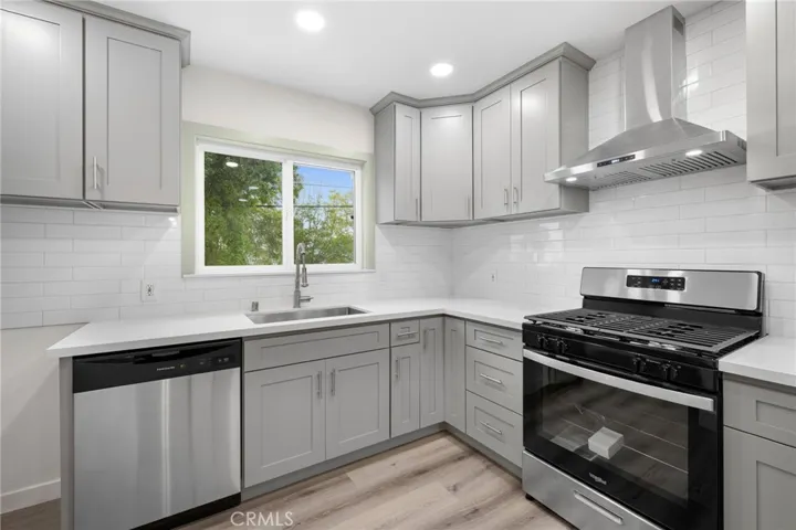 3024 Fairesta Street, La Crescenta, California 91214