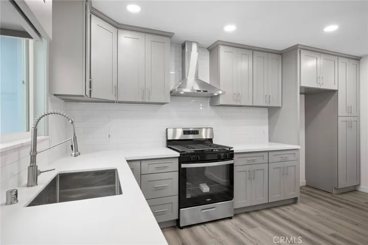 3024 Fairesta Street, La Crescenta, California 91214