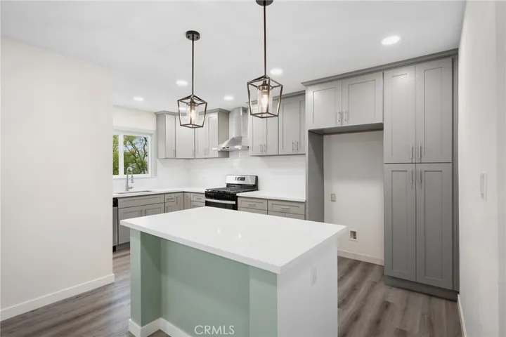 3024 Fairesta Street, La Crescenta, California 91214