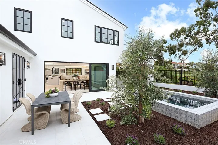 2207 Port Harwick Place, Newport Beach, California 92660