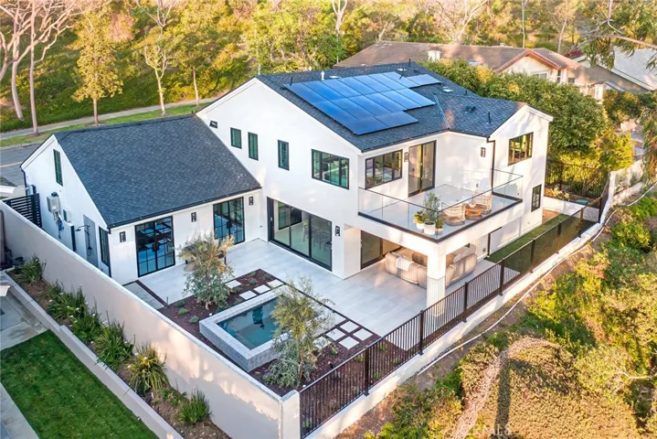 2207 Port Harwick Place, Newport Beach, California 92660