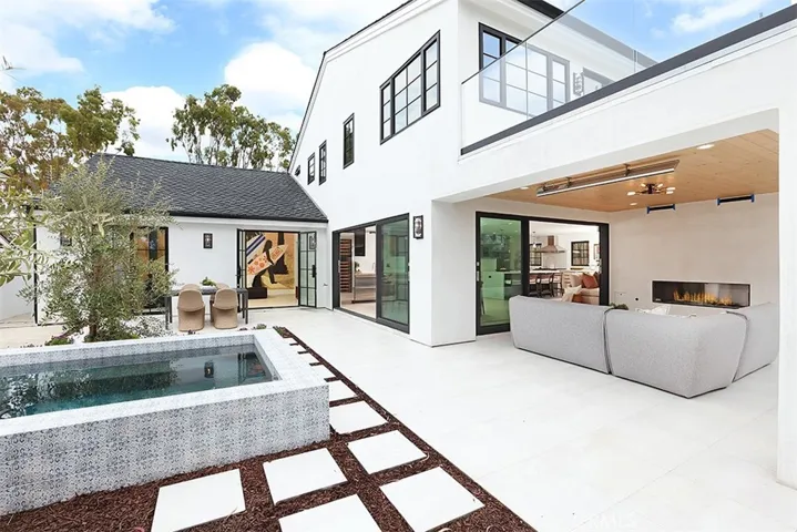 2207 Port Harwick Place, Newport Beach, California 92660