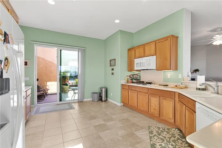 10275 Lakeshore Drive, Apple Valley, California 92308