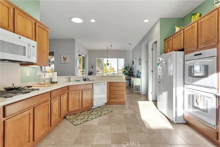 10275 Lakeshore Drive, Apple Valley, California 92308
