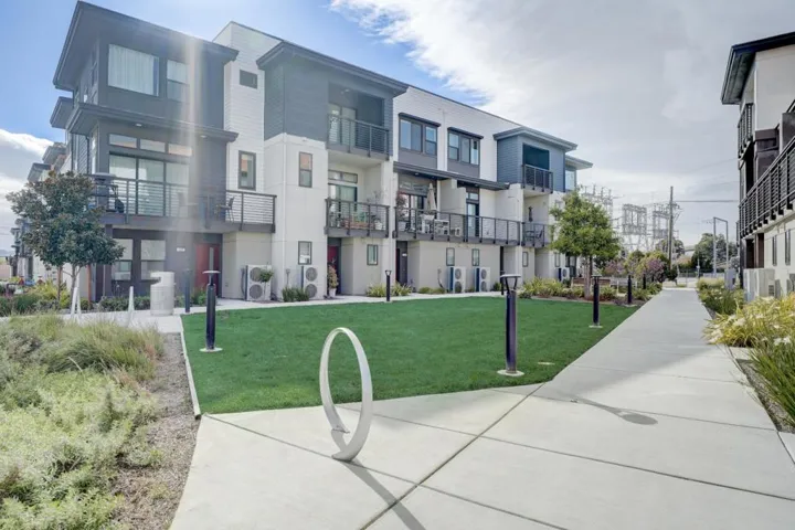 452 Waters Park Circle, San Mateo, California 94403