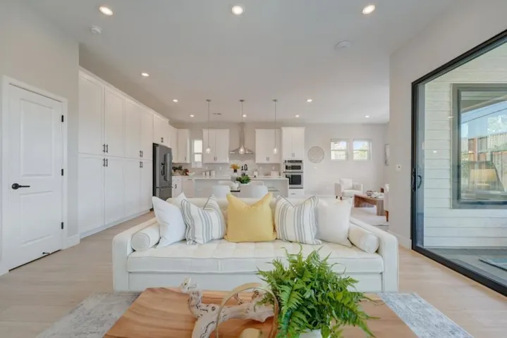 452 Waters Park Circle, San Mateo, California 94403