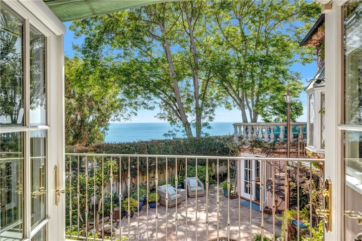 1959 Temple Hills Drive, Laguna Beach, California 92651