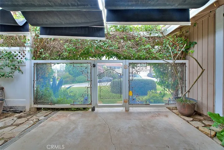 Side yard patio