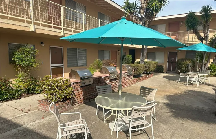 1021 E Cypress Ave - BBQ Area