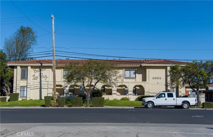 1001 E Cypress Ave - Front