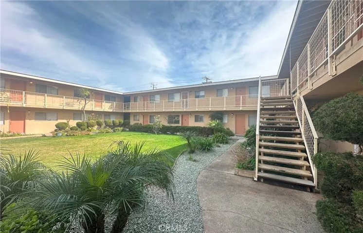 1021 E Cypress Ave - Courtyard #1