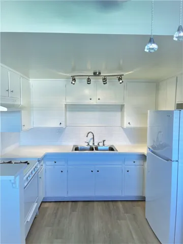 1021 E Cypress Ave - 2BD #3
