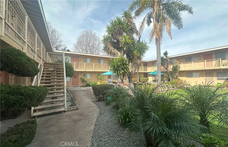 1021 E Cypress Ave - Courtyard #2